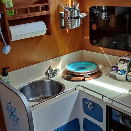 Botel Kappoleni - Ein Boot Für Dich